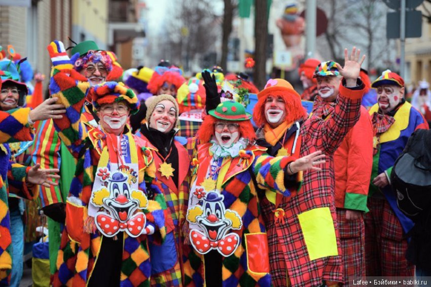 Родина моих Zwergnase готовится к Рождеству! (из новогодних традиций Германии)