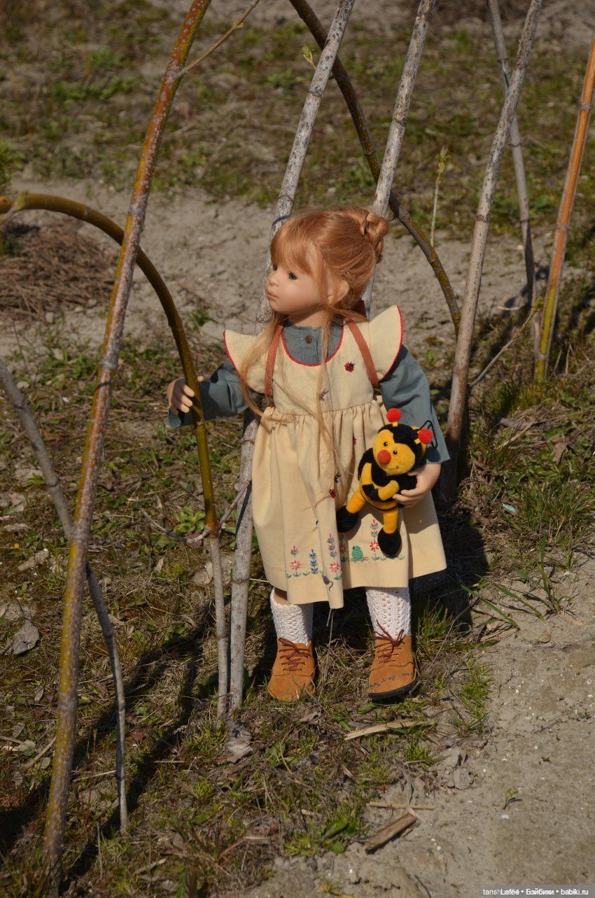 Эмили и пчёлка. Куклы иногда возвращаются к нам