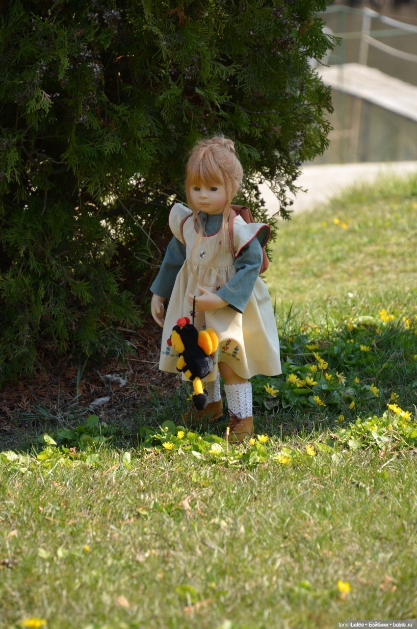 Эмили и пчёлка. Куклы иногда возвращаются к нам