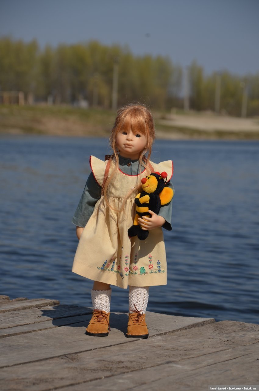 Эмили и пчёлка. Куклы иногда возвращаются к нам