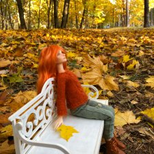 На ковре из желтых листьев