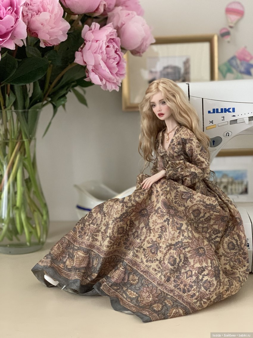 Как будто новую куклу купила