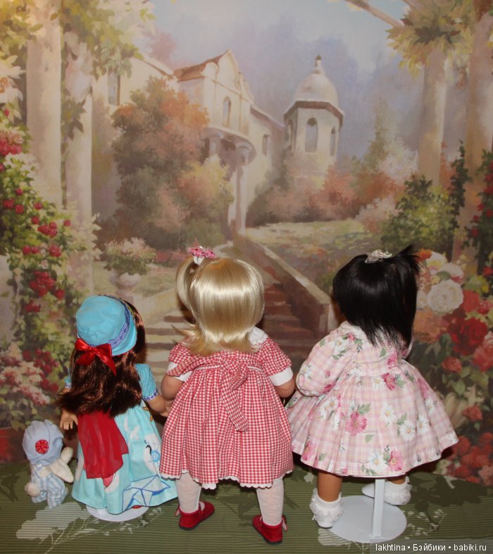 Ассоль, Ромка, Лёля и Лиля идут к замку