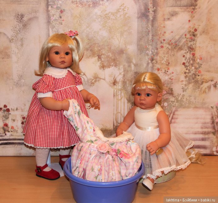 Лёля (Charming) и Алёнка (Rapunzel) стирают платье