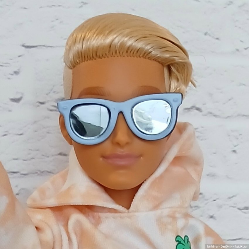 Кен из компании Barbie dream besties и две Рене