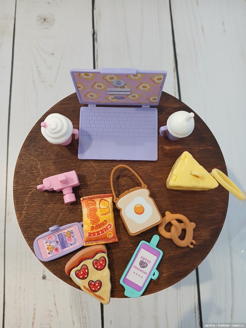 Кен из компании Barbie dream besties и две Рене