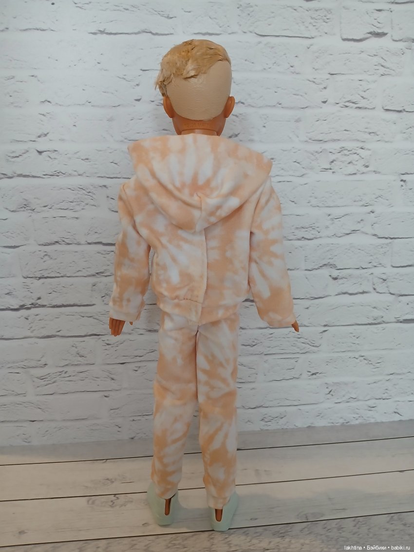 Кен из компании Barbie dream besties и две Рене