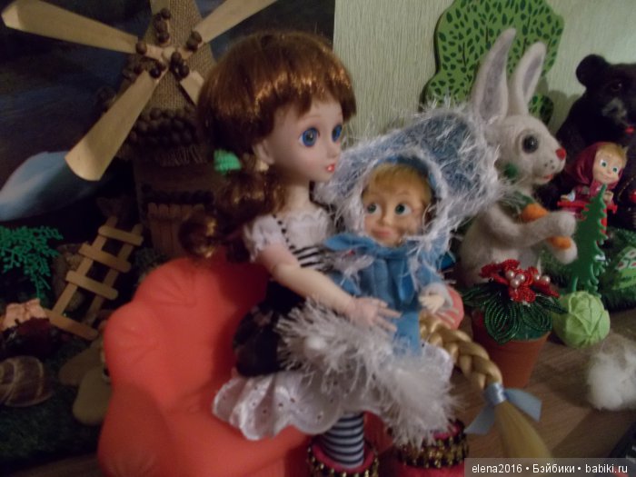 Снегурочка Машка — Куклы Маша и Медведь (Simba): Маша в кармашке (фото 9)