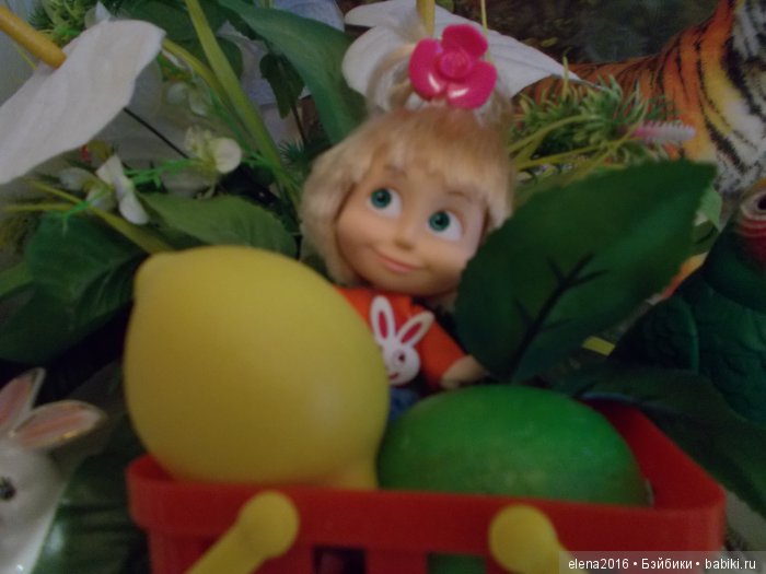 Выходной — Куклы Маша и Медведь (Simba): Маша в кармашке (фото 9)