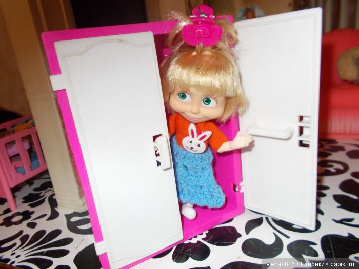 Выходной — Куклы Маша и Медведь (Simba): Маша в кармашке (фото 7)
