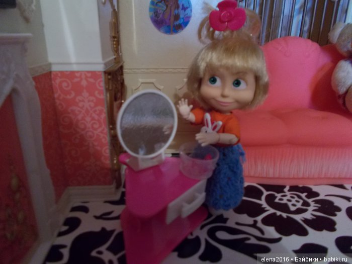 Выходной — Куклы Маша и Медведь (Simba): Маша в кармашке (фото 10)