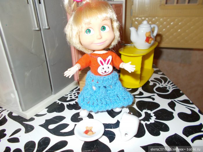 Выходной — Куклы Маша и Медведь (Simba): Маша в кармашке (фото 6)