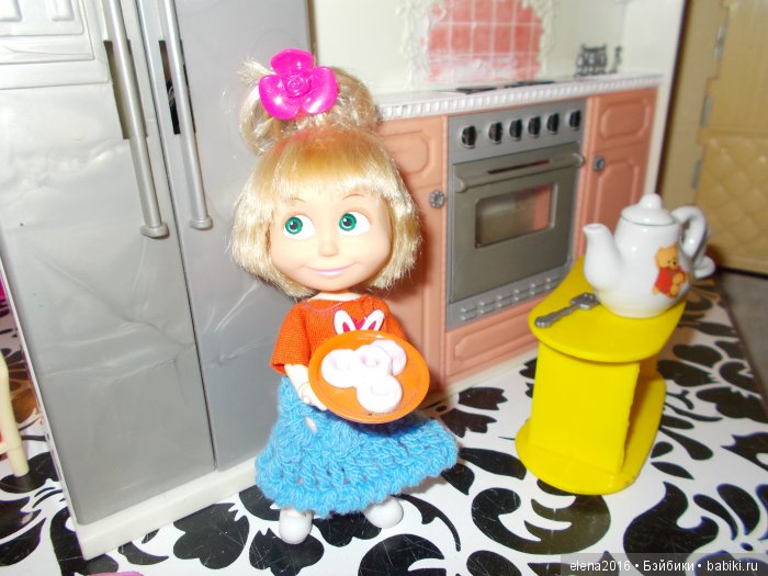 Выходной — Куклы Маша и Медведь (Simba): Маша в кармашке (фото 5)