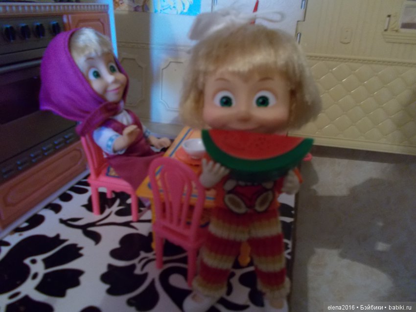 Двоюродная сестренка — Куклы Маша и Медведь (Simba): Маша в кармашке (фото 3)