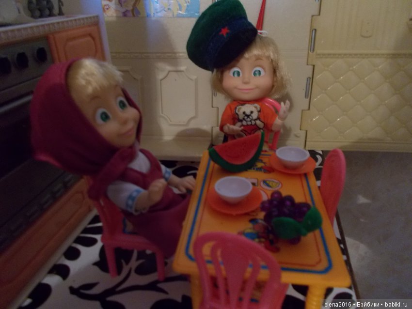 Двоюродная сестренка — Куклы Маша и Медведь (Simba): Маша в кармашке (фото 2)