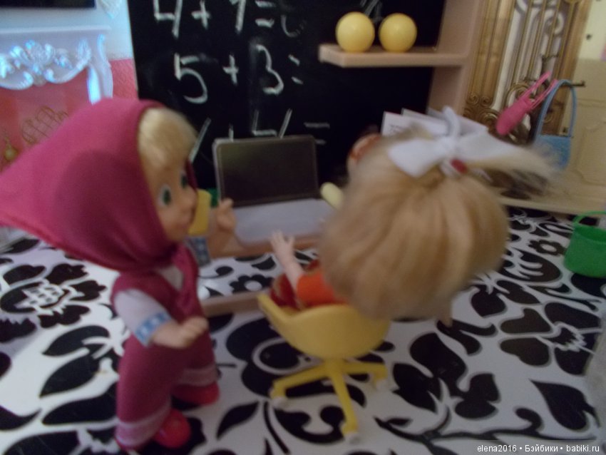 Двоюродная сестренка — Куклы Маша и Медведь (Simba): Маша в кармашке (фото 7)