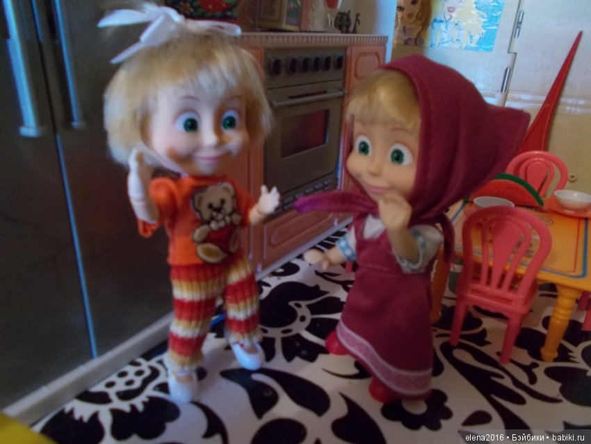 Двоюродная сестренка — Куклы Маша и Медведь (Simba): Маша в кармашке (фото 9)