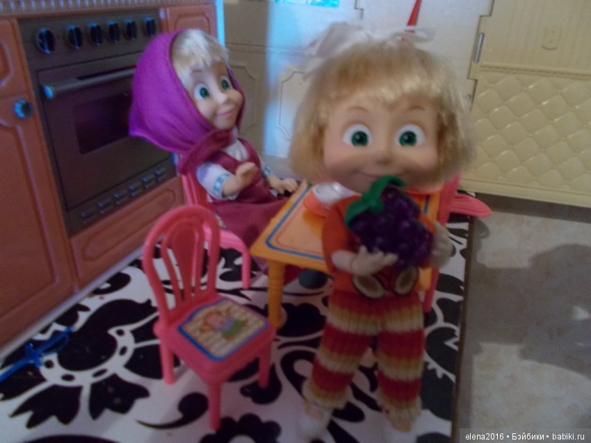 Двоюродная сестренка — Куклы Маша и Медведь (Simba): Маша в кармашке (фото 4)
