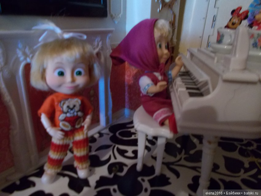 Двоюродная сестренка — Куклы Маша и Медведь (Simba): Маша в кармашке (фото 6)