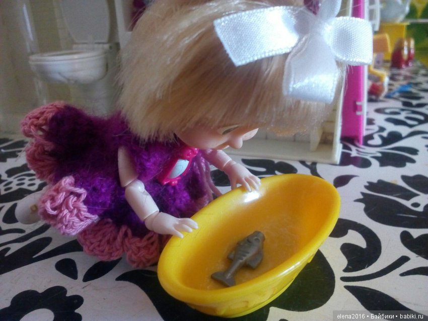 На волю рыбку выпускаем — Куклы Маша и Медведь (Simba): Маша в кармашке (фото 3)