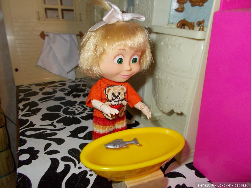 На волю рыбку выпускаем — Куклы Маша и Медведь (Simba): Маша в кармашке