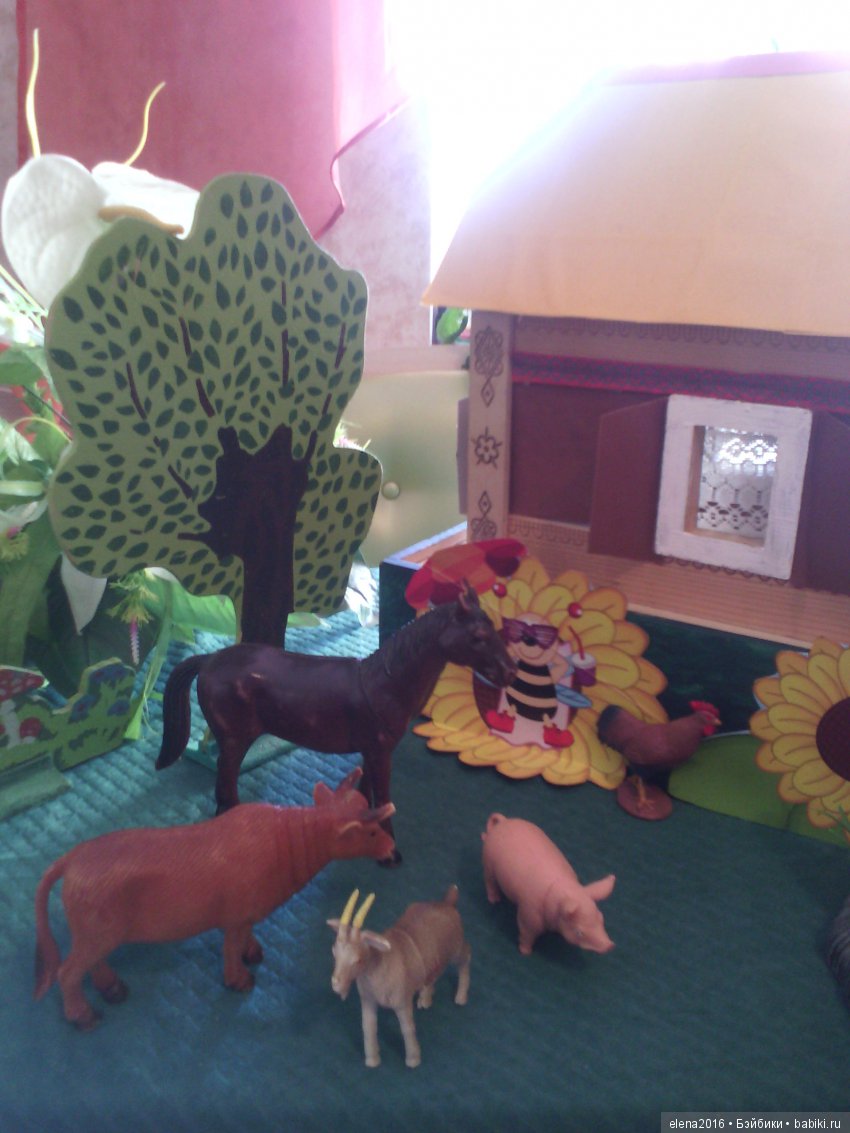 Лето в деревне — Куклы Маша и Медведь (Simba): Маша в кармашке (фото 2)