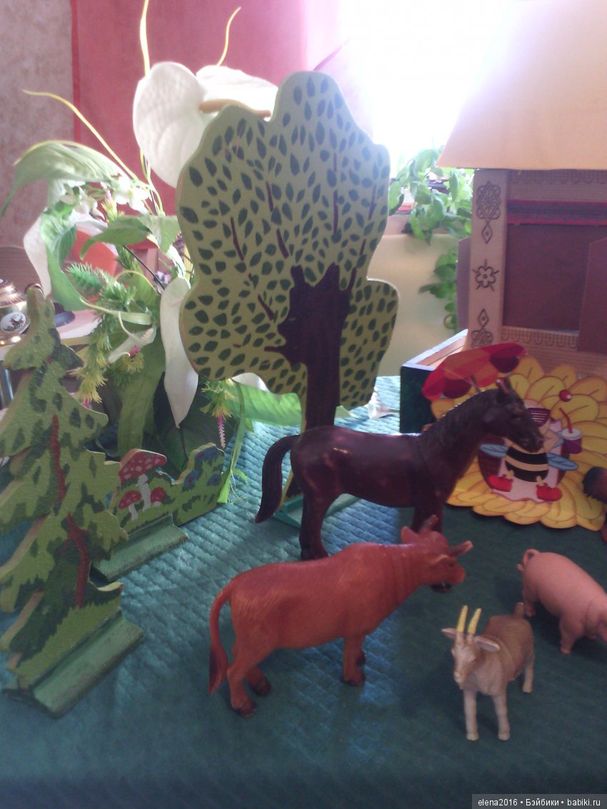 Лето в деревне — Куклы Маша и Медведь (Simba): Маша в кармашке (фото 3)