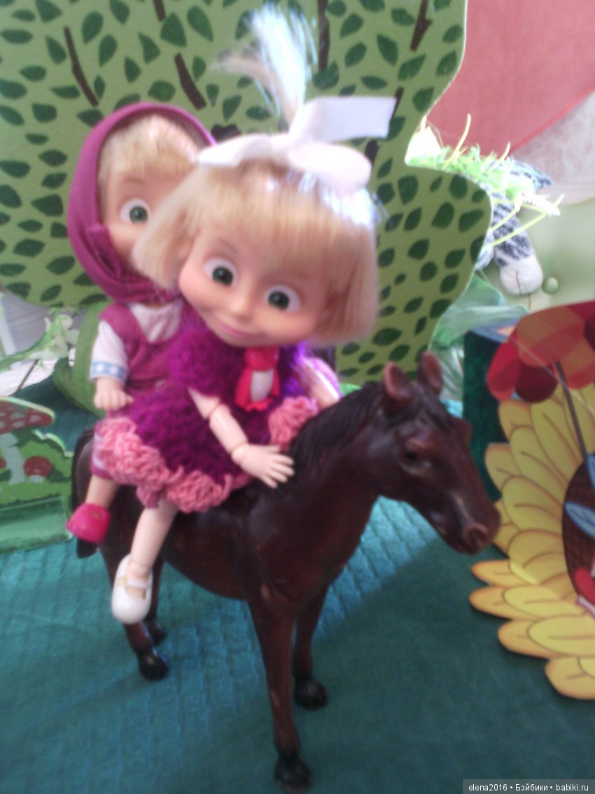 Лето в деревне — Куклы Маша и Медведь (Simba): Маша в кармашке