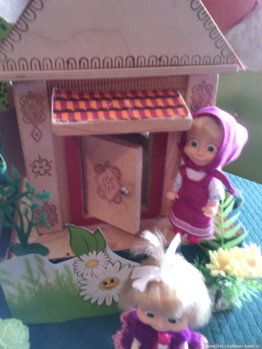 Лето в деревне — Куклы Маша и Медведь (Simba): Маша в кармашке (фото 5)