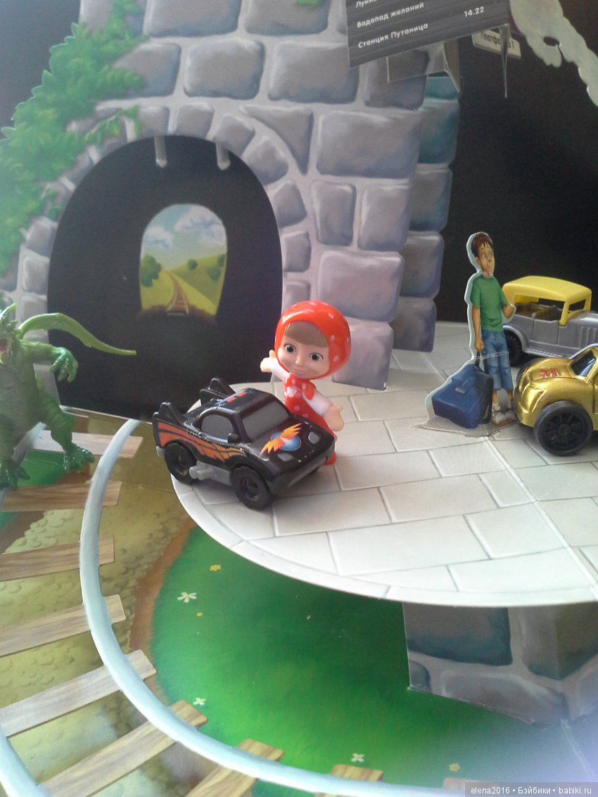 В страну приключений — Куклы Маша и Медведь (Simba): Маша в кармашке (фото 7)