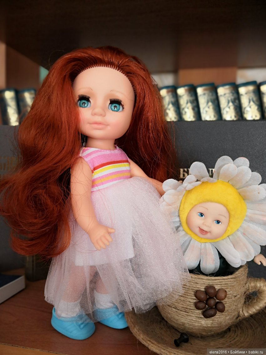 Ася в библиотеке — Российские куклы Весна (фото 2)
