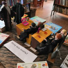 В библиотеке. Хочу все знать