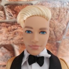 Коллекционная Signature2025 Holiday Кен блондин