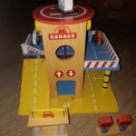 Деревянный гараж паркинг с вертолётной площадкой