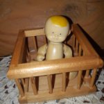 Пупсик Тамбовский в деревянном манеже