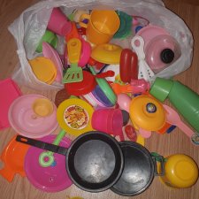 Посудка мелкая ,игрушки