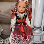 Красивая кукла