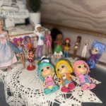 Лот маленьких кукл