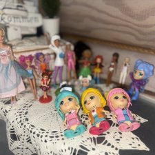 Лот маленьких кукл