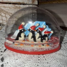 Шар со снегом и пингвинами винтаж