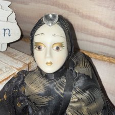 Фарфоровая кукла