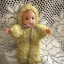 Малыш в меховой шубке