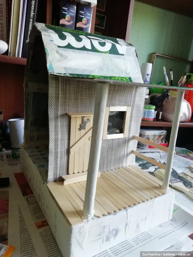 Кукольный дачный домик из коробок (фото 7)