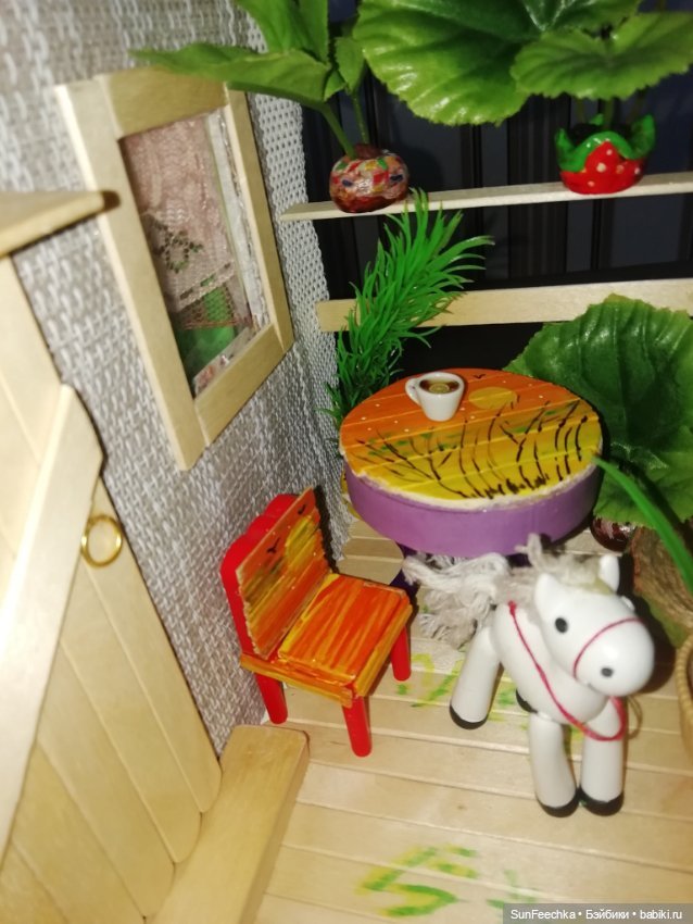 Кукольный дачный домик из коробок