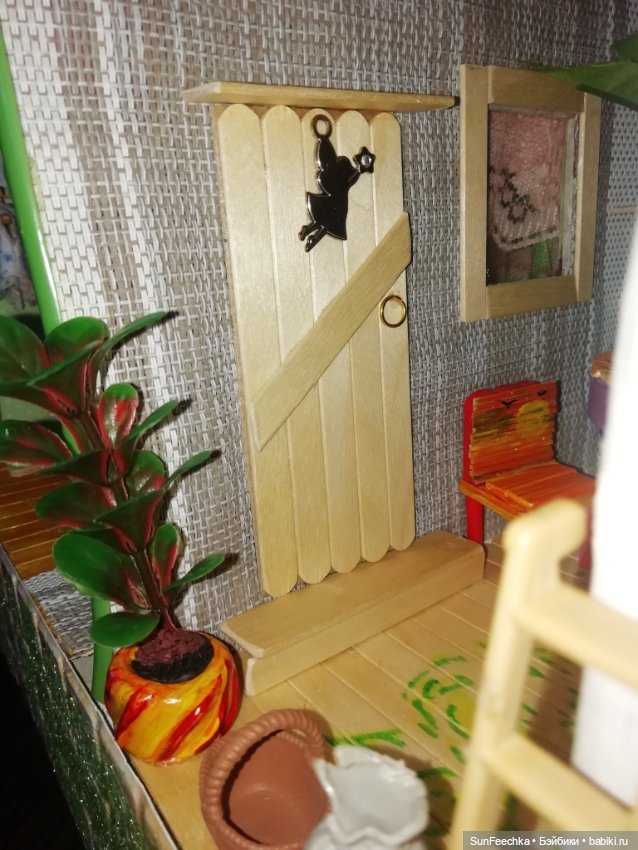 Кукольный дачный домик из коробок (фото 6)