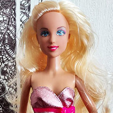 Люси в розовом платье