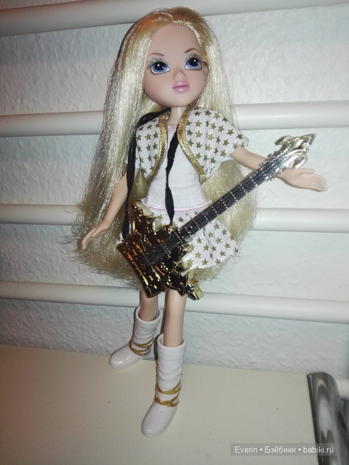 Эверин демонстрирует наряды (фото 3)