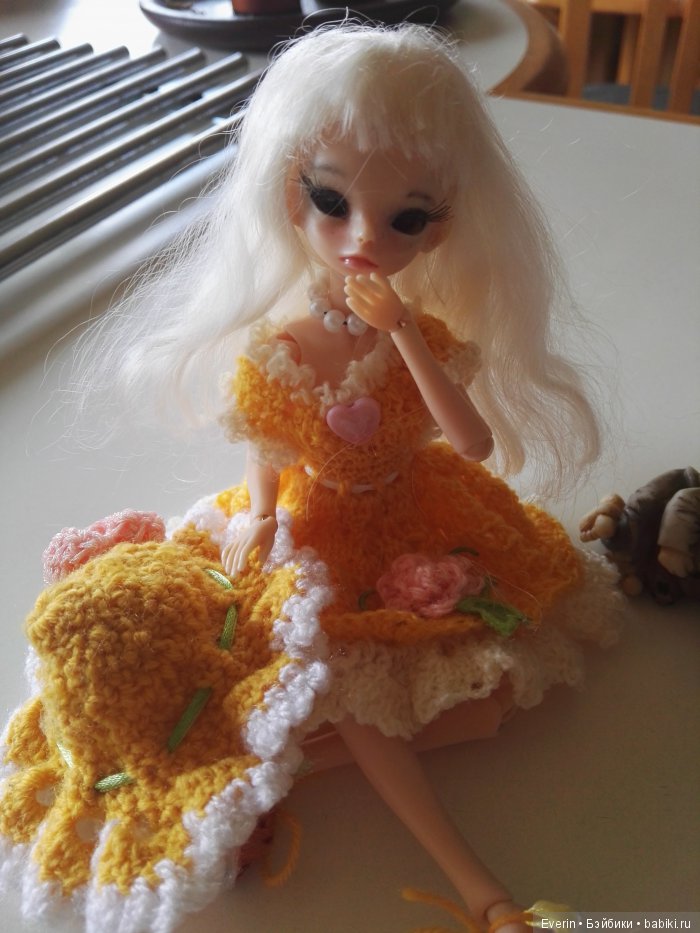 Дальние родственники. Прогулка в саду (фото 3)