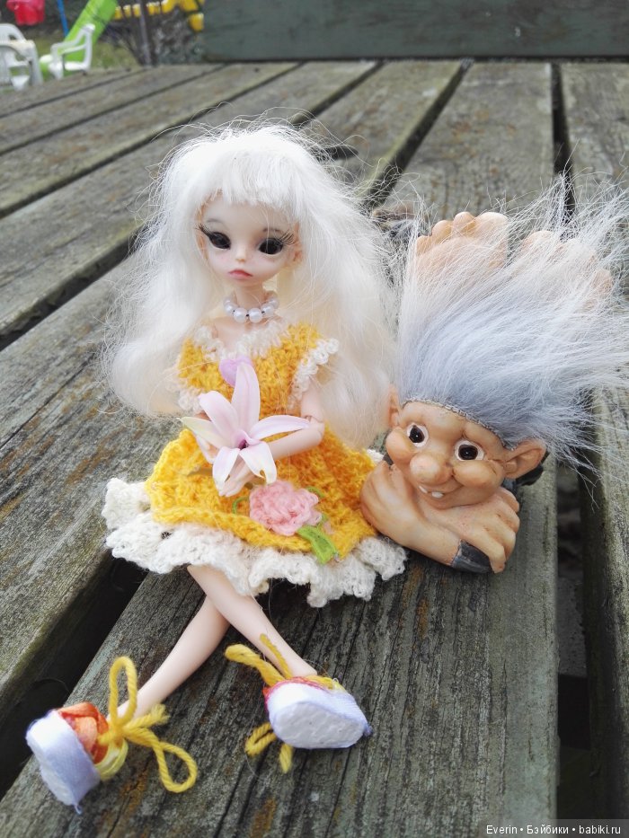 Дальние родственники. Прогулка в саду (фото 10)