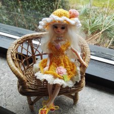 Дальние родственники. Прогулка в саду